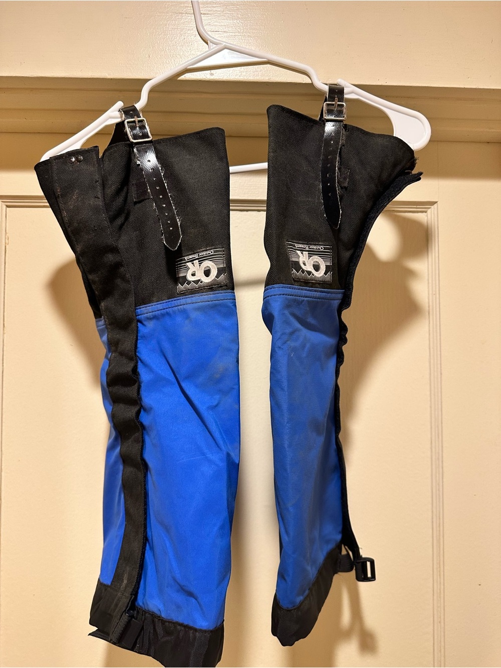 Outdoor Research Blue and Black Goretex Gaiters XL